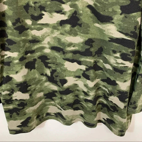 Woman Camo Henley Shirt Medium Waffle Knit‎ Long Sleeve Green V Neck Stretch - Picture 3 of 9